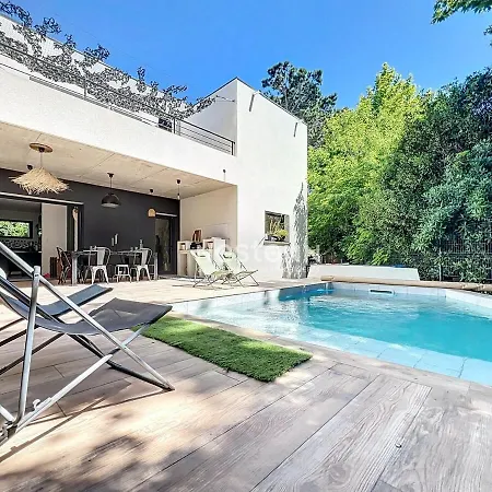 3392-villa Avec Piscine Privative Et Terrain De Pétanque Villa *