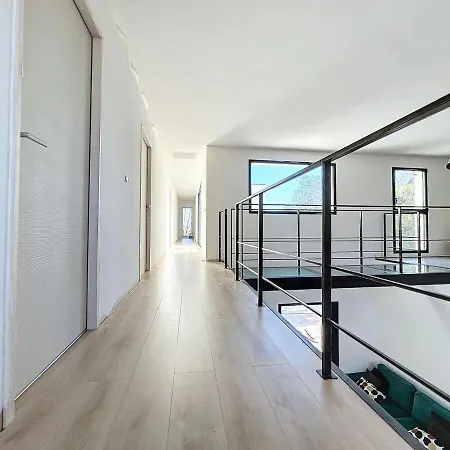 3392-villa Avec Piscine Privative Et Terrain De Pétanque Villa